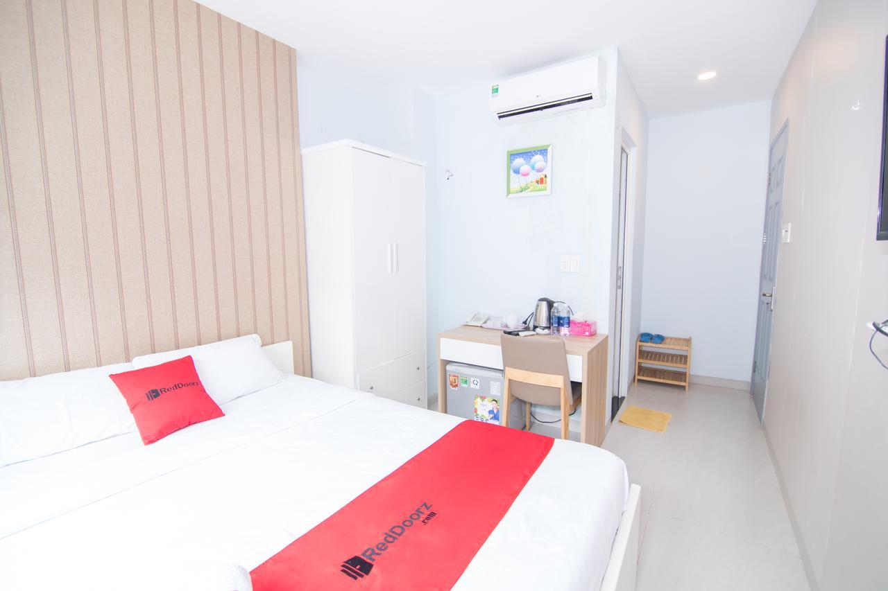 Reddoorz Near Sc Vivocity Mall 2 Хошимин Экстерьер фото