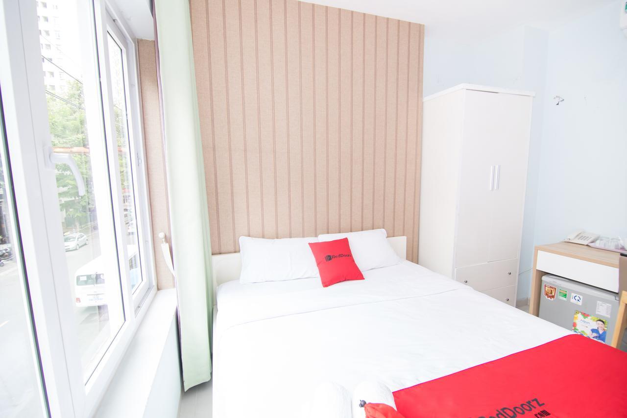 Reddoorz Near Sc Vivocity Mall 2 Хошимин Экстерьер фото