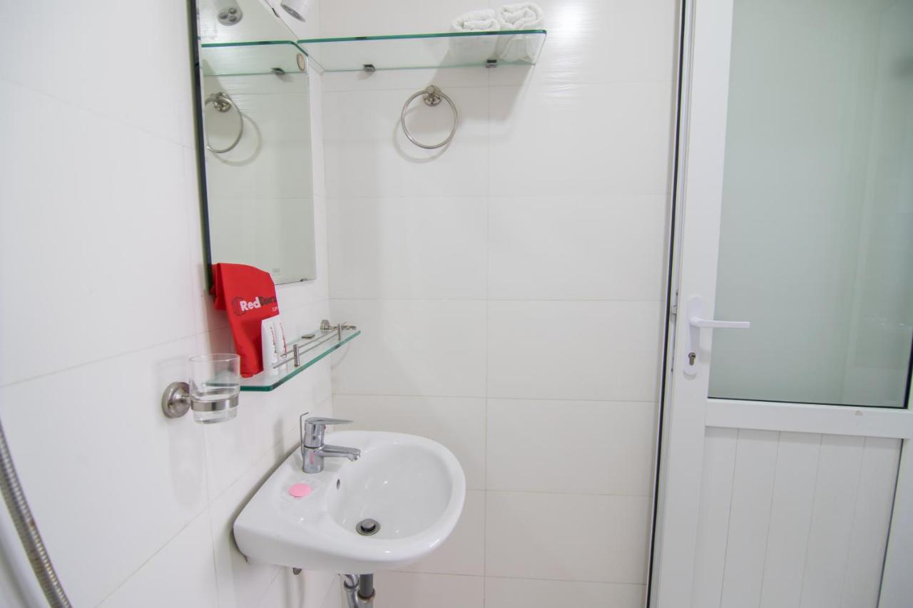 Reddoorz Near Sc Vivocity Mall 2 Хошимин Экстерьер фото
